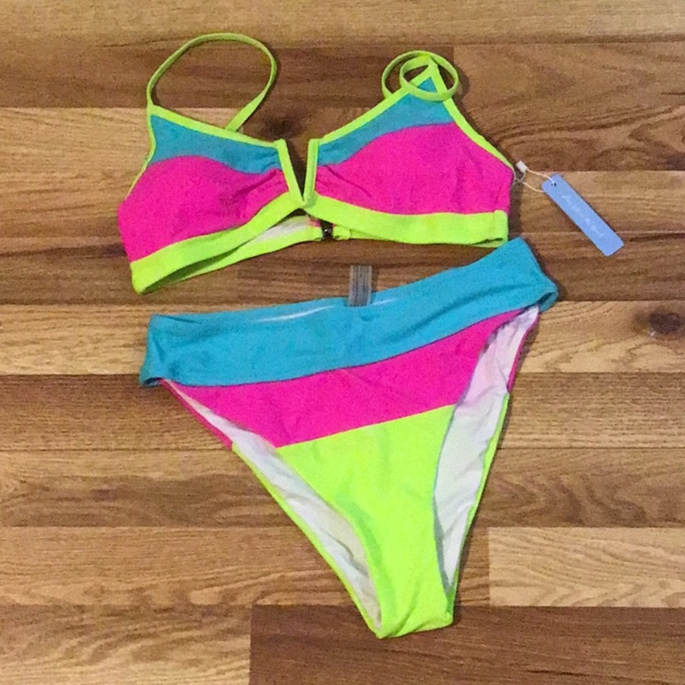 Sporty Pink and Blue Bikini with Color-Block Design